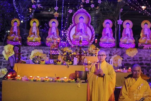 Chùa Liên Hoa thị trấn Kiến Đức rực sáng đêm hội Dược Sư đầu năm 8 Chùa Liên Hoa thị trấn Kiến Đức rực sáng đêm hội Dược Sư đầu năm image-1731931695171