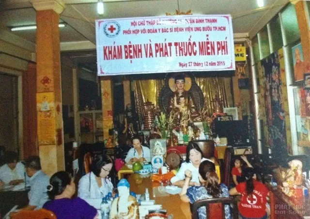 Chùa Liên Ứng tặng quà, khám chữa bệnh cho đồng bào nghèo image-1731725819166