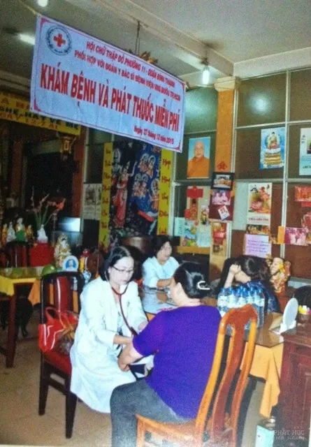 Chùa Liên Ứng tặng quà, khám chữa bệnh cho đồng bào nghèo image-1731725820382