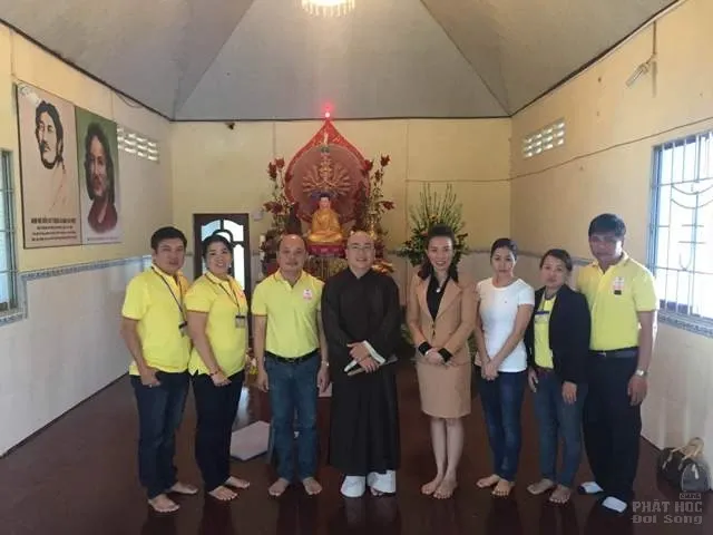 Chùa Nguyên Ngộ: Khám bệnh, phát thuốc & tặng quà cho người nghèo image-1731725723042