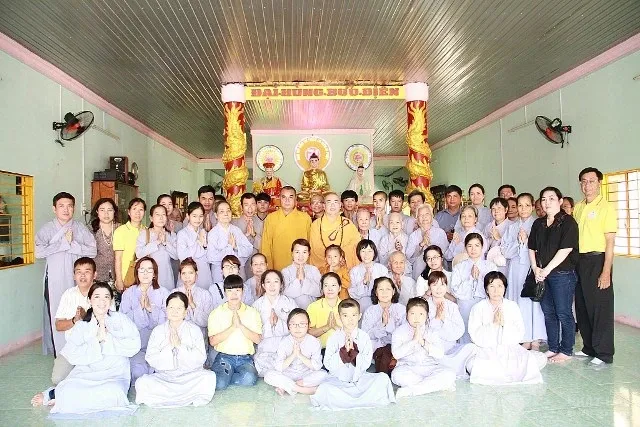 Chùa Nguyên Ngộ: Tổ chức hành hương thập tự đầu năm image-1731726282973