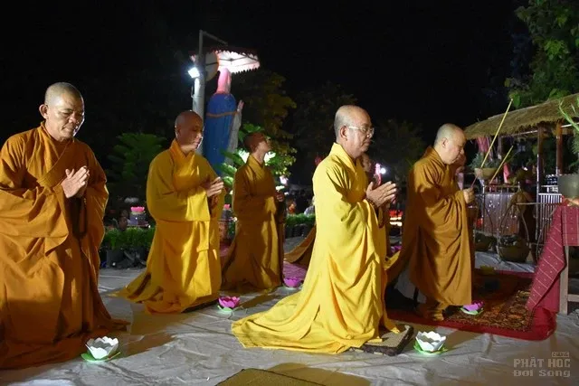 Chùa Ninh Khánh lễ báo hiếu 'Cánh cò ngược xuôi' 1 Chùa Ninh Khánh lễ báo hiếu 'Cánh cò ngược xuôi' image-1731922028956