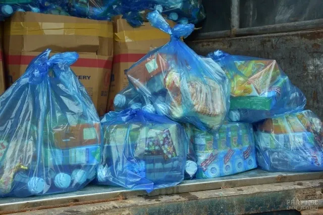 Chùa Phổ Giác tiếp tế 300 phần quà đến người dân vùng lũ tại Quảng Nam 1 Chùa Phổ Giác tiếp tế 300 phần quà đến người dân vùng lũ tại Quảng Nam image-1731940896635