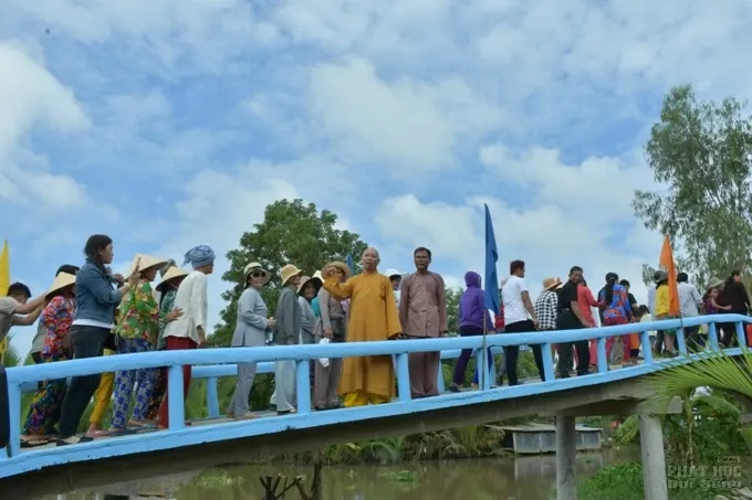 Chùa Thiên Trì bàn giao 2 cây cầu tại Sóc Trăng image-1731941084114