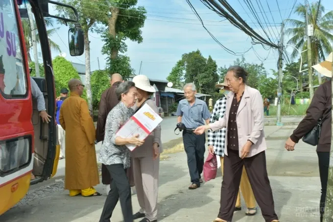 Chùa Thiên Trì bàn giao 2 cây cầu tại Sóc Trăng Chùa Thiên Trì bàn giao 2 cây cầu tại Sóc Trăng image-1731941085801