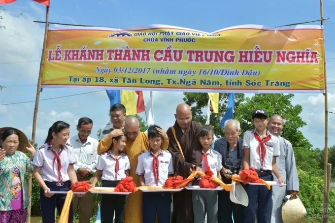 Chùa Thiên Trì bàn giao 2 cây cầu tại Sóc Trăng Chùa Thiên Trì bàn giao 2 cây cầu tại Sóc Trăng image-1731941091849
