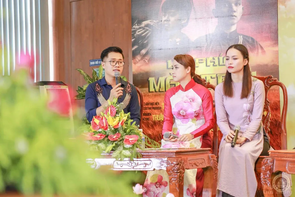 Chùa Vạn Đức họp mặt các diễn viên, ca sỹ trong bộ phim 'Về phía mặt trời' image-1732291255249