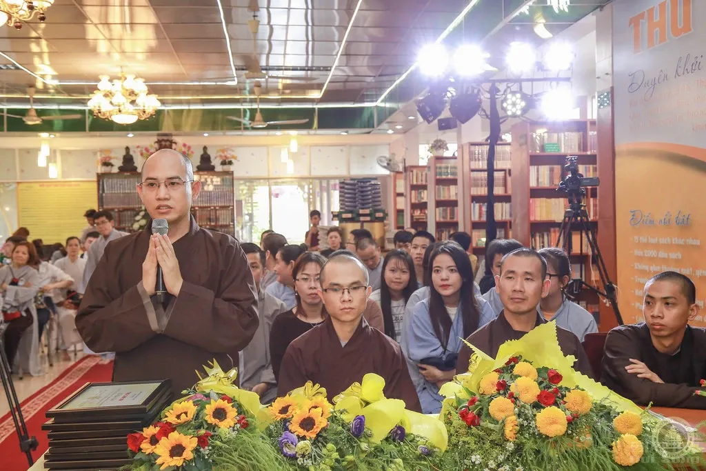 Chùa Vạn Đức họp mặt các diễn viên, ca sỹ trong bộ phim 'Về phía mặt trời' image-1732291268268