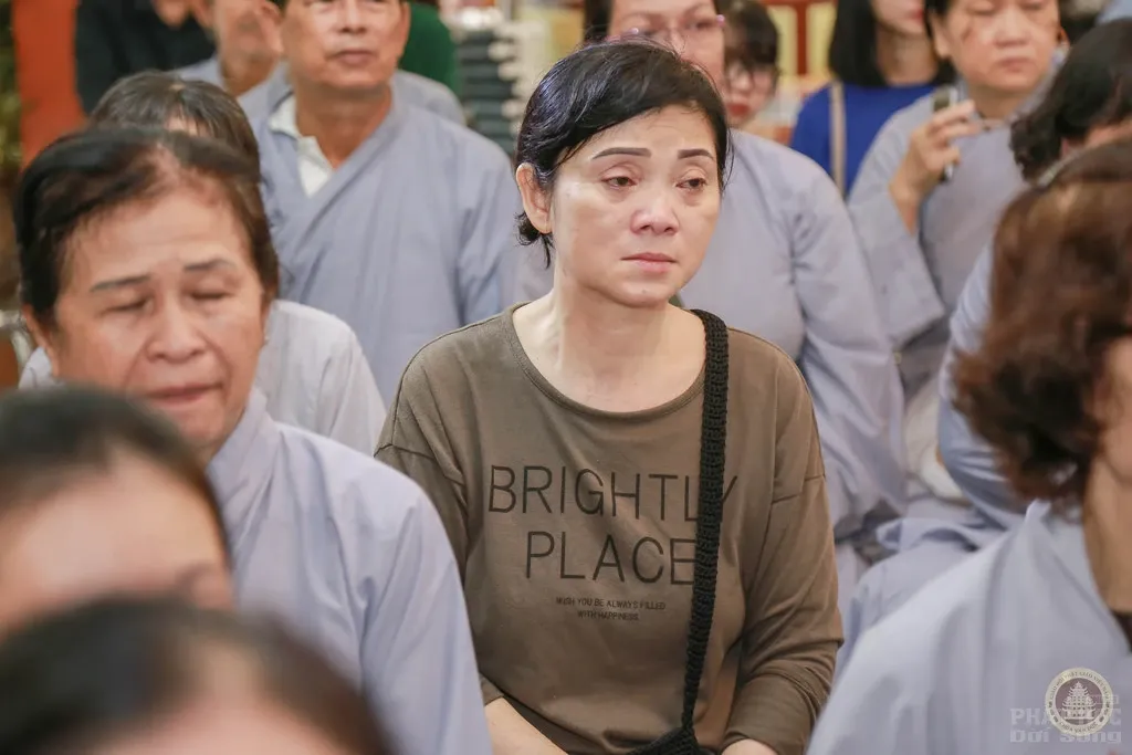 Chùa Vạn Đức họp mặt các diễn viên, ca sỹ trong bộ phim 'Về phía mặt trời' image-1732291269425