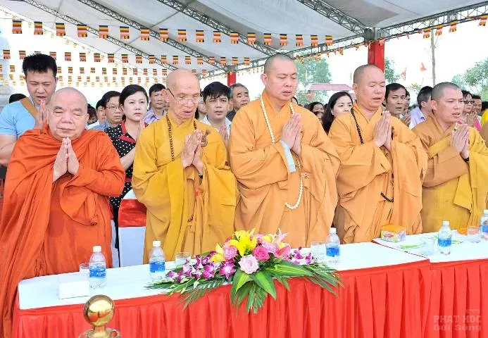 Chùa Vạn Linh đúc đại hồng chung lớn nhất xứ Thanh image-1731942783553