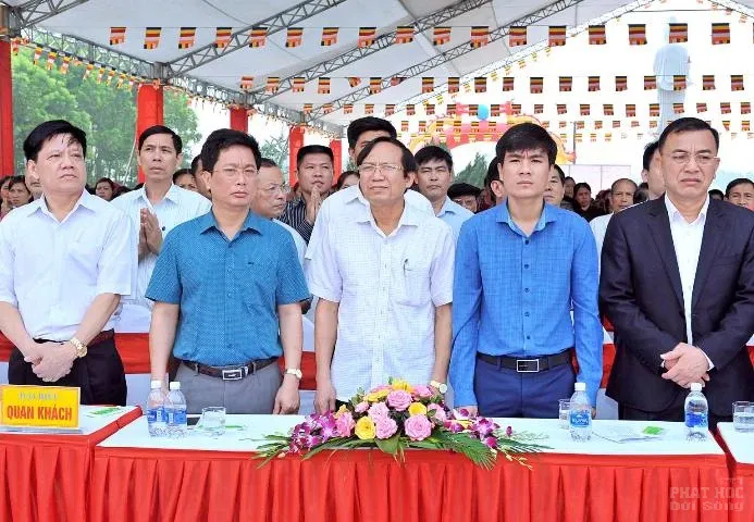 Chùa Vạn Linh đúc đại hồng chung lớn nhất xứ Thanh image-1731942792588