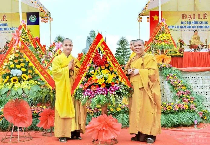 Chùa Vạn Linh đúc đại hồng chung lớn nhất xứ Thanh image-1731942800452