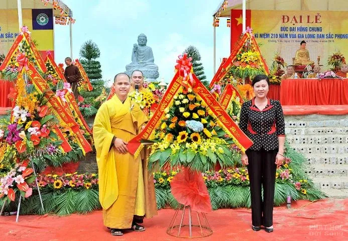 Chùa Vạn Linh đúc đại hồng chung lớn nhất xứ Thanh image-1731942801905