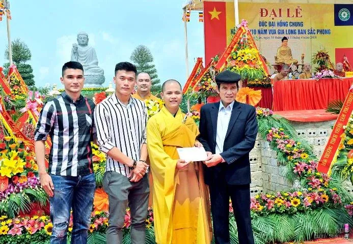 Chùa Vạn Linh đúc đại hồng chung lớn nhất xứ Thanh image-1731942806801