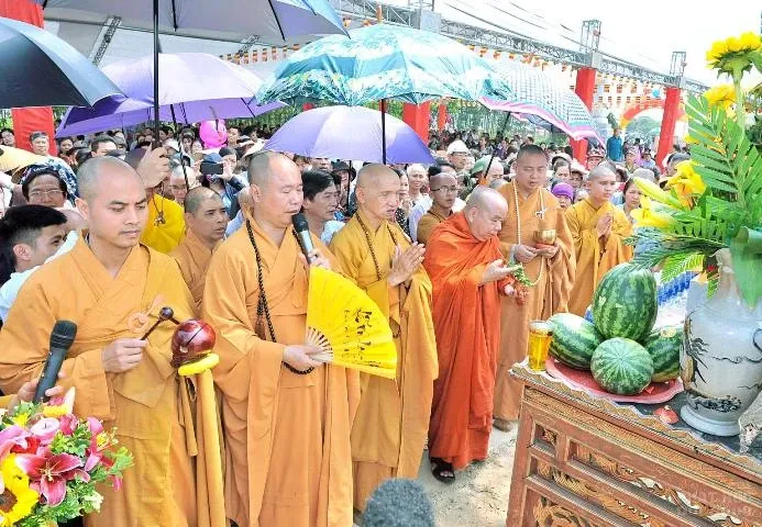 Chùa Vạn Linh đúc đại hồng chung lớn nhất xứ Thanh image-1731942809612