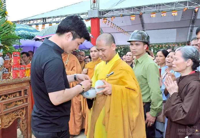 Chùa Vạn Linh đúc đại hồng chung lớn nhất xứ Thanh image-1731942811024