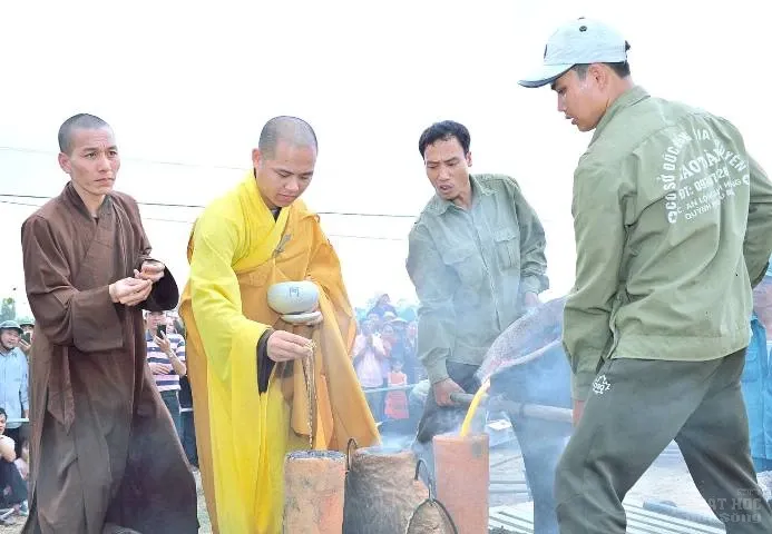 Chùa Vạn Linh đúc đại hồng chung lớn nhất xứ Thanh image-1731942812300