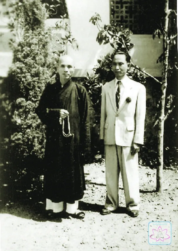 Chùm ảnh Đại lão HT.Thích Đôn Hậu lúc sanh tiền image-1731945570482