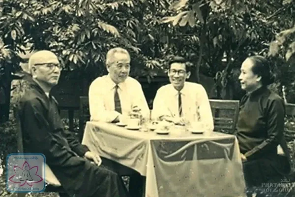 Chùm ảnh Đại lão HT.Thích Đôn Hậu lúc sanh tiền image-1731945572484