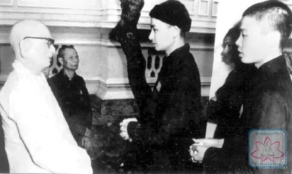 Chùm ảnh Đại lão HT.Thích Đôn Hậu lúc sanh tiền image-1731945574963