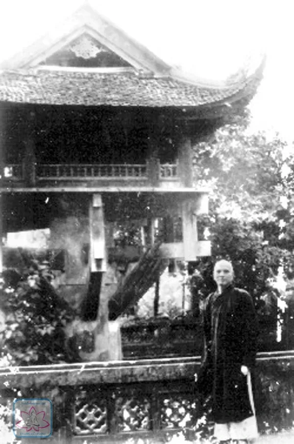 Chùm ảnh Đại lão HT.Thích Đôn Hậu lúc sanh tiền image-1731945575845