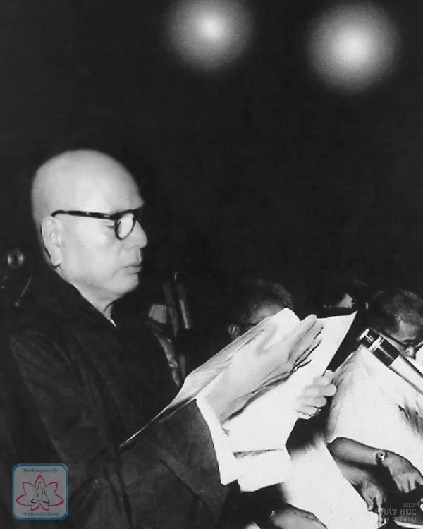 Chùm ảnh Đại lão HT.Thích Đôn Hậu lúc sanh tiền image-1731945579417