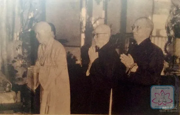 Chùm ảnh Đại lão HT.Thích Đôn Hậu lúc sanh tiền image-1731945581224