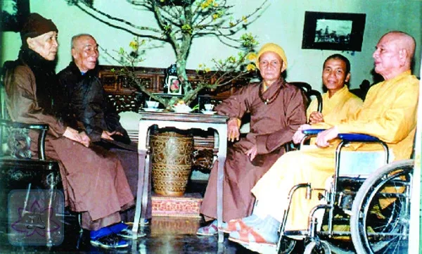 Chùm ảnh Đại lão HT.Thích Đôn Hậu lúc sanh tiền image-1731945583712