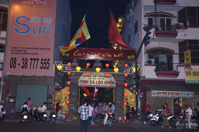 Chùm ảnh đêm giao thừa và ngày đầu xuân 5 Chùm ảnh đêm giao thừa và ngày đầu xuân image-1732290077886