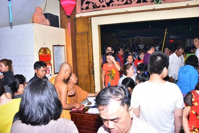 Chùm ảnh đêm giao thừa và ngày đầu xuân 6 Chùm ảnh đêm giao thừa và ngày đầu xuân image-1732290078789