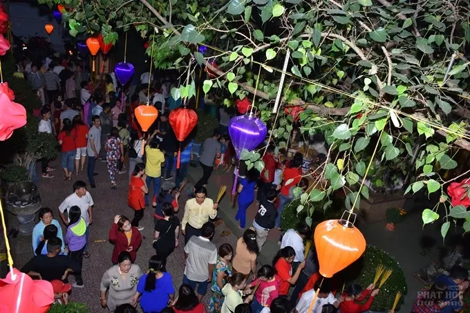 Chùm ảnh đêm giao thừa và ngày đầu xuân 9 Chùm ảnh đêm giao thừa và ngày đầu xuân image-1732290081459