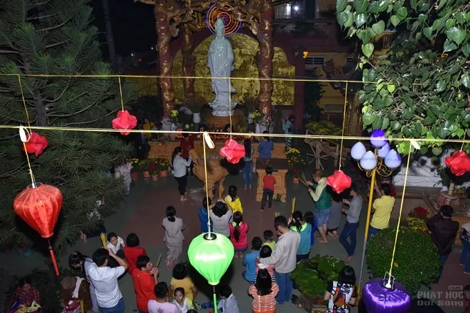 Chùm ảnh đêm giao thừa và ngày đầu xuân 10 Chùm ảnh đêm giao thừa và ngày đầu xuân image-1732290082263