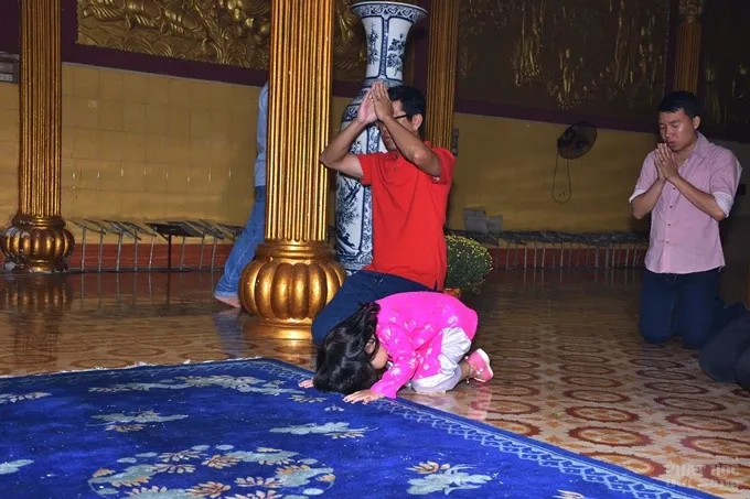 Chùm ảnh đêm giao thừa và ngày đầu xuân 13 Chùm ảnh đêm giao thừa và ngày đầu xuân image-1732290085048