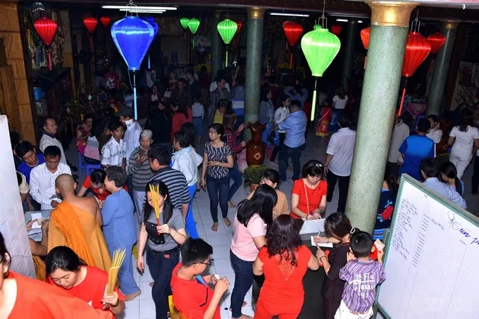 Chùm ảnh đêm giao thừa và ngày đầu xuân 14 Chùm ảnh đêm giao thừa và ngày đầu xuân image-1732290085774