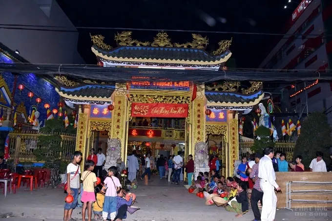 Chùm ảnh đêm giao thừa và ngày đầu xuân 23 Chùm ảnh đêm giao thừa và ngày đầu xuân image-1732290092949