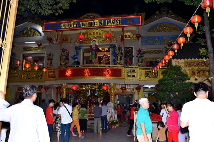 Chùm ảnh đêm giao thừa và ngày đầu xuân 24 Chùm ảnh đêm giao thừa và ngày đầu xuân image-1732290093872