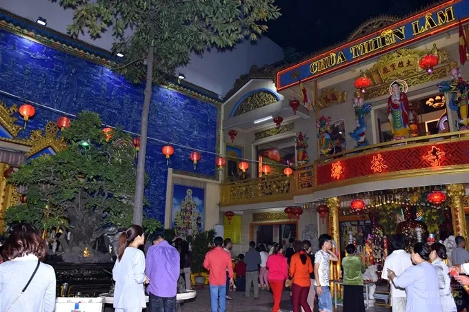 Chùm ảnh đêm giao thừa và ngày đầu xuân 25 Chùm ảnh đêm giao thừa và ngày đầu xuân image-1732290094664