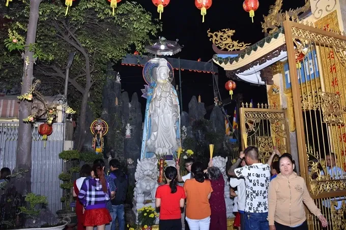 Chùm ảnh đêm giao thừa và ngày đầu xuân 26 Chùm ảnh đêm giao thừa và ngày đầu xuân image-1732290095644