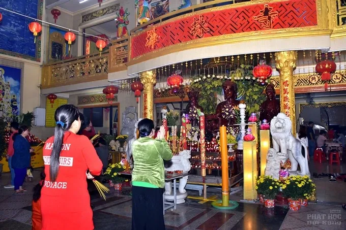 Chùm ảnh đêm giao thừa và ngày đầu xuân 27 Chùm ảnh đêm giao thừa và ngày đầu xuân image-1732290096519