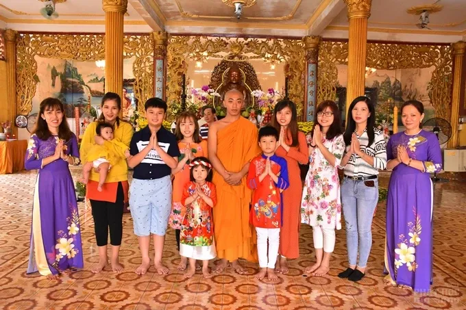 Chùm ảnh đêm giao thừa và ngày đầu xuân 30 Chùm ảnh đêm giao thừa và ngày đầu xuân image-1732290099103