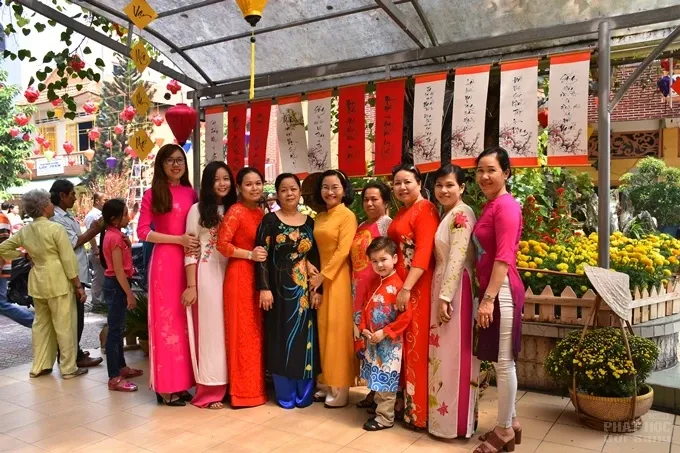 Chùm ảnh đêm giao thừa và ngày đầu xuân 38 Chùm ảnh đêm giao thừa và ngày đầu xuân image-1732290106168