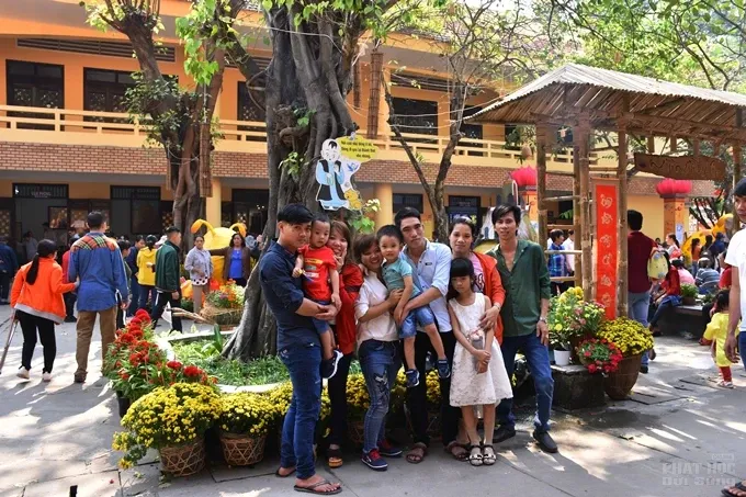 Chùm ảnh đêm giao thừa và ngày đầu xuân image-1732290108668