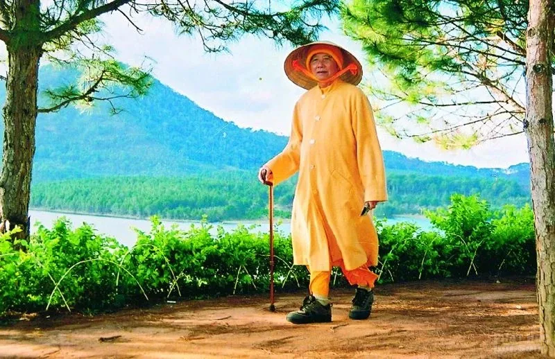 Chùm ảnh đẹp: Thiền sư Thích Thanh Từ image-1731747880888