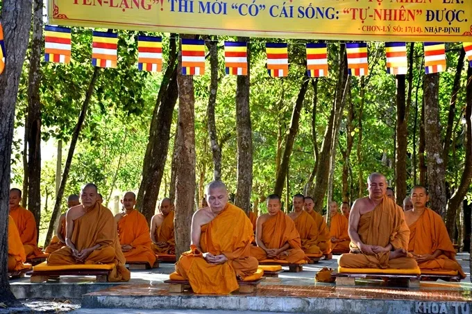 Chùm ảnh khóa tu ngày thứ 3 của Tăng đoàn hệ phái Khất sĩ 2 Chùm ảnh khóa tu ngày thứ 3 của Tăng đoàn hệ phái Khất sĩ image-1732289690810