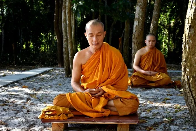 Chùm ảnh khóa tu ngày thứ 3 của Tăng đoàn hệ phái Khất sĩ 14 Chùm ảnh khóa tu ngày thứ 3 của Tăng đoàn hệ phái Khất sĩ image-1732289701537