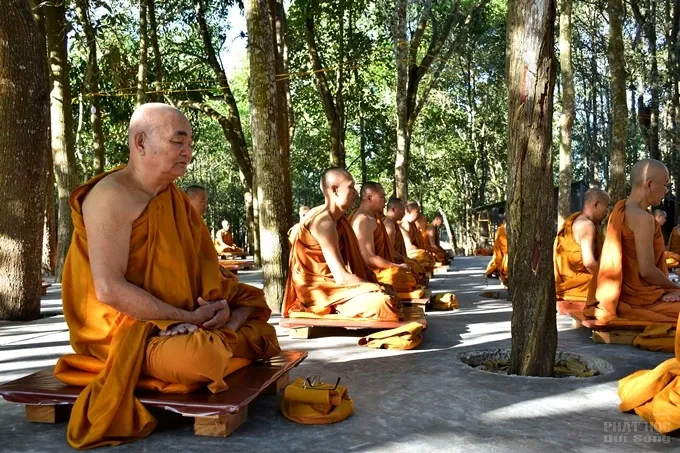 Chùm ảnh khóa tu ngày thứ 3 của Tăng đoàn hệ phái Khất sĩ 20 Chùm ảnh khóa tu ngày thứ 3 của Tăng đoàn hệ phái Khất sĩ image-1732289706879