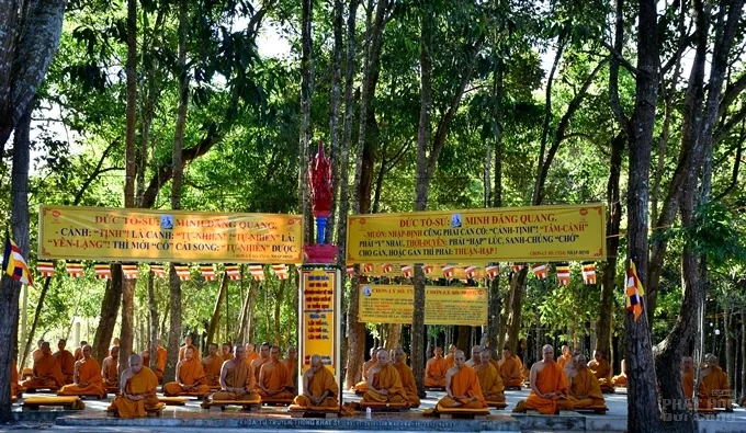 Chùm ảnh khóa tu ngày thứ 3 của Tăng đoàn hệ phái Khất sĩ 27 Chùm ảnh khóa tu ngày thứ 3 của Tăng đoàn hệ phái Khất sĩ image-1732289712858