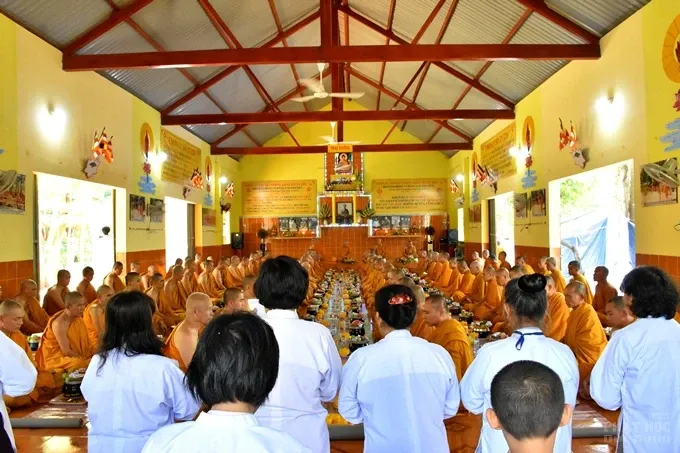 Chùm ảnh khóa tu ngày thứ 3 của Tăng đoàn hệ phái Khất sĩ 31 Chùm ảnh khóa tu ngày thứ 3 của Tăng đoàn hệ phái Khất sĩ image-1732289715950