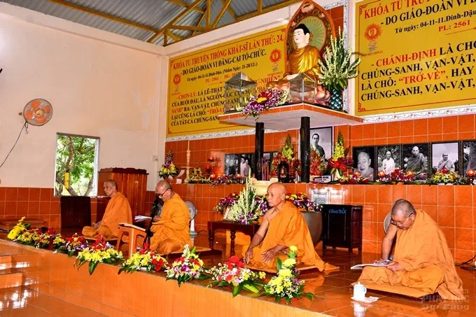 Chùm ảnh khóa tu truyền thống hệ phái Khất sĩ ngày thứ 4 image-1731942903453