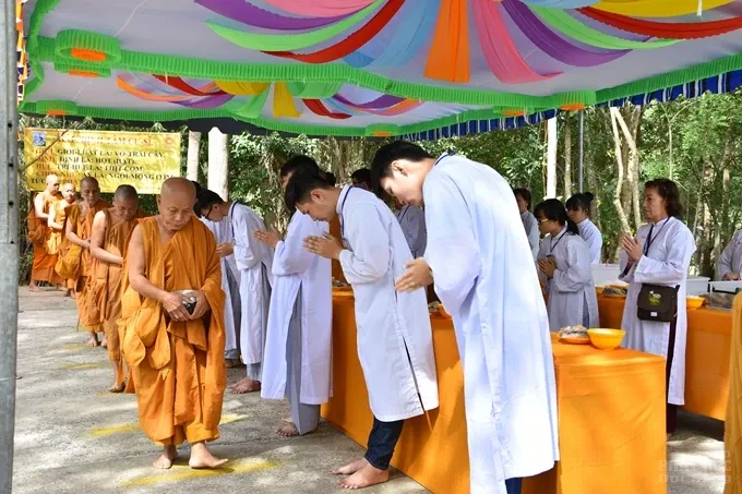 Chùm ảnh khóa tu truyền thống hệ phái Khất sĩ ngày thứ 4 image-1731942908035